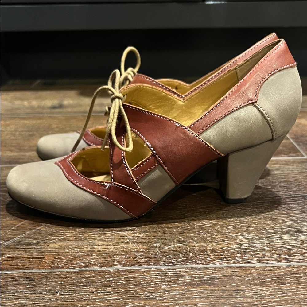 Seychelles Brown and Tan Heels